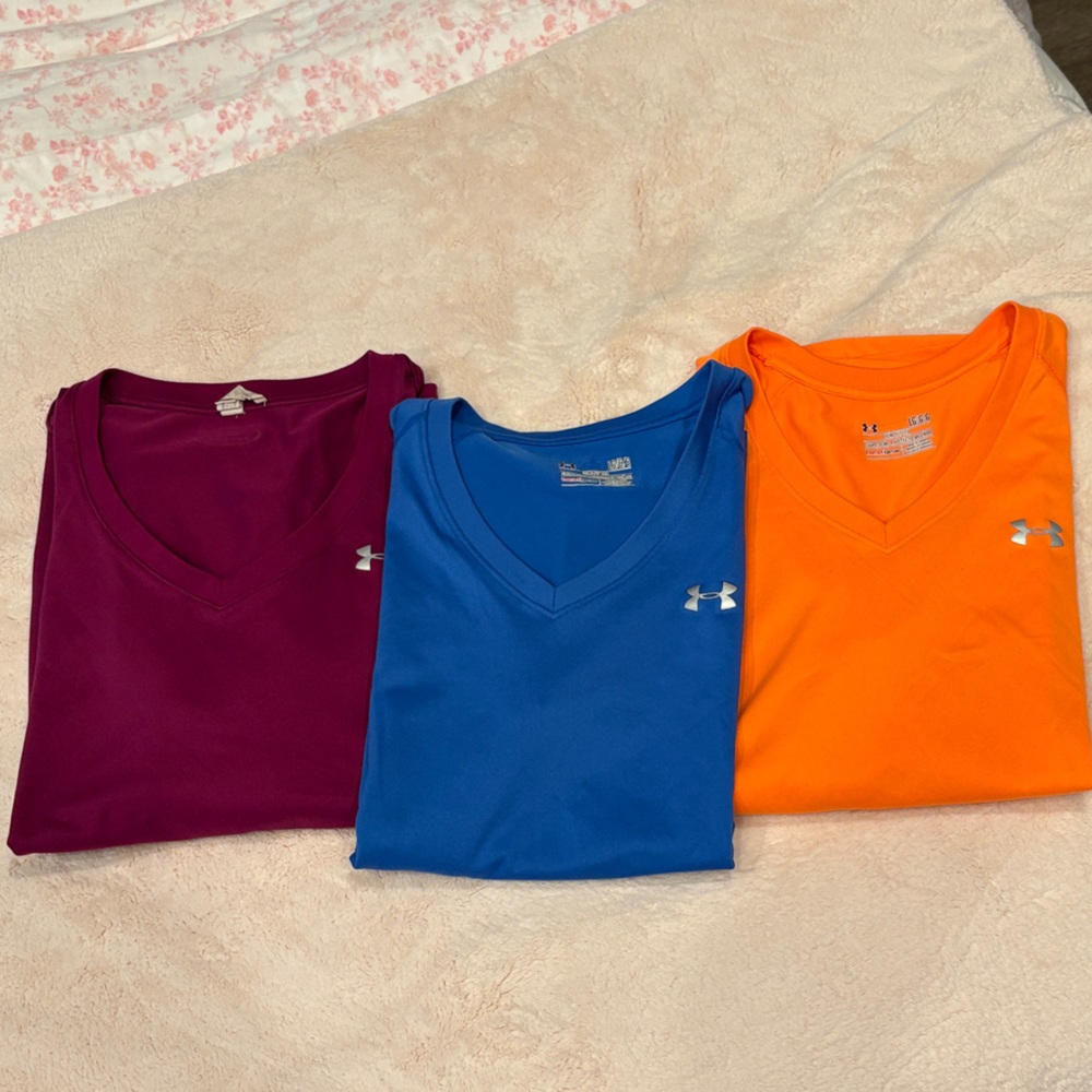 Women’s Under Armour V-Neck T-Shirts Set of 3   Large